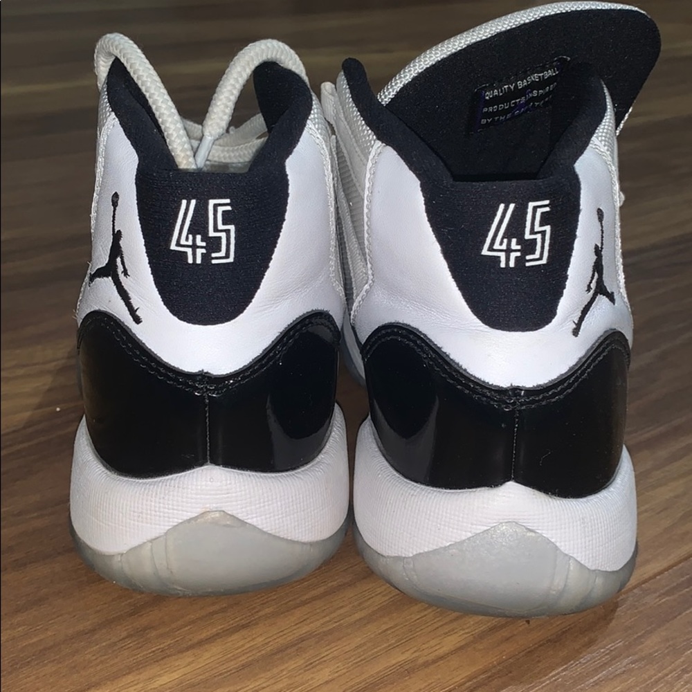 Concord 11s Youth Size 5